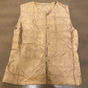 Uniqlo ultra light down vest